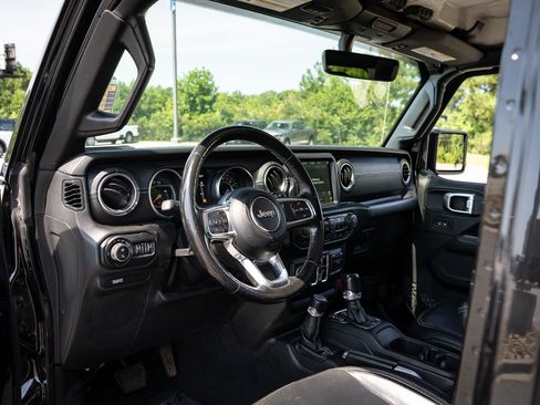 Used 2020 Jeep Gladiator Overland AWD/4WD image 13