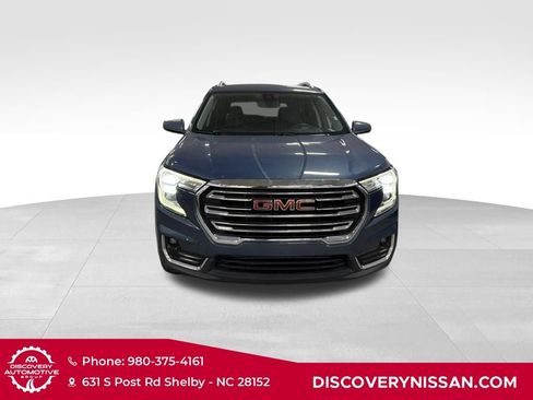Used 2024 GMC Terrain SLT AWD/4WD image 2