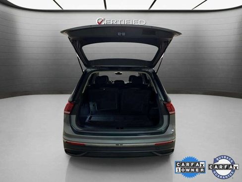 Used 2023 Volkswagen Tiguan SE w/ Panoramic Sunroof Package image 7