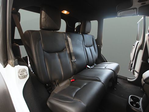 Used 2018 Jeep Wrangler Unlimited Sport S AWD/4WD image 15
