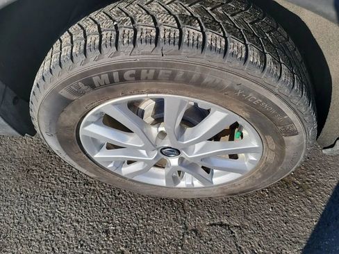 Used 2017 Nissan Rogue SV AWD/4WD image 29