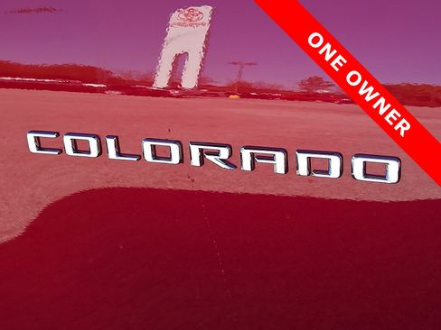 Used 2025 Chevrolet Colorado LT w/ LT Convenience Package image 8