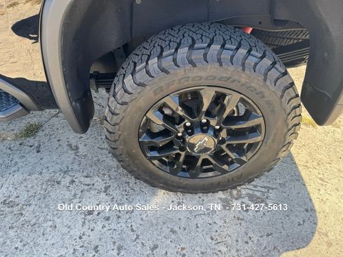 Used 2025 Chevrolet Silverado 2500 High Country w/ Midnight Edition image 17