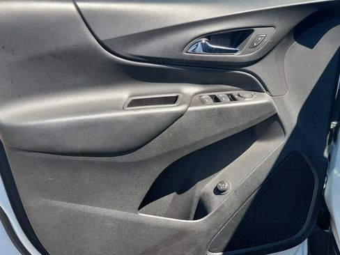 Used 2018 Chevrolet Equinox LT FWD image 21