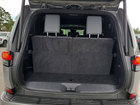Used 2024 Lexus GX 550 w/ Accessory Package (31) AWD/4WD image 10