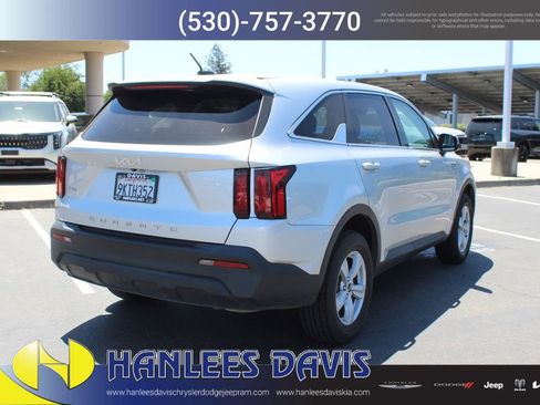 Used 2022 Kia Sorento LX AWD/4WD image 7