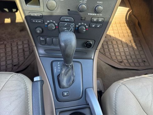 Used 2003 Volvo XC70 AWD/4WD image 28