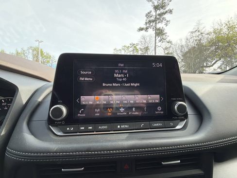 Used 2023 Nissan Rogue SV w/ SV Premium B Package image 30