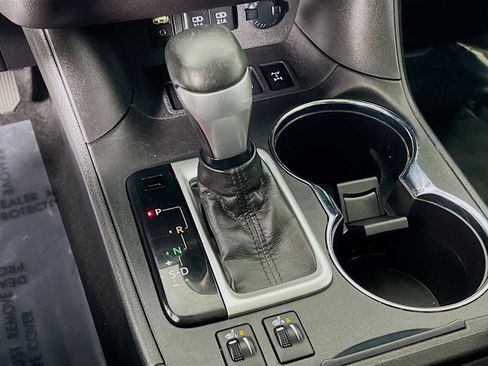 Used 2018 Toyota Highlander XLE image 17