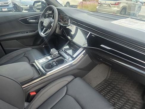 Used 2025 Audi Q8 Prestige w/ Prestige Package image 19