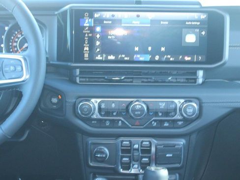 New 2026 Jeep Wrangler Unlimited Sahara AWD/4WD image 7