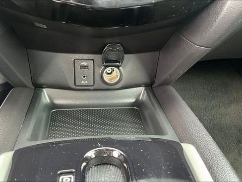 Used 2015 Nissan Rogue SV w/ SV Premium Package AWD/4WD image 16