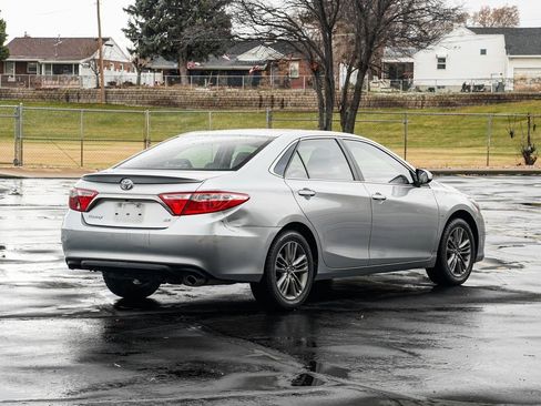 Used 2016 Toyota Camry SE image 5