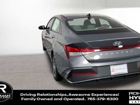 Used 2024 Hyundai Elantra SEL image 8