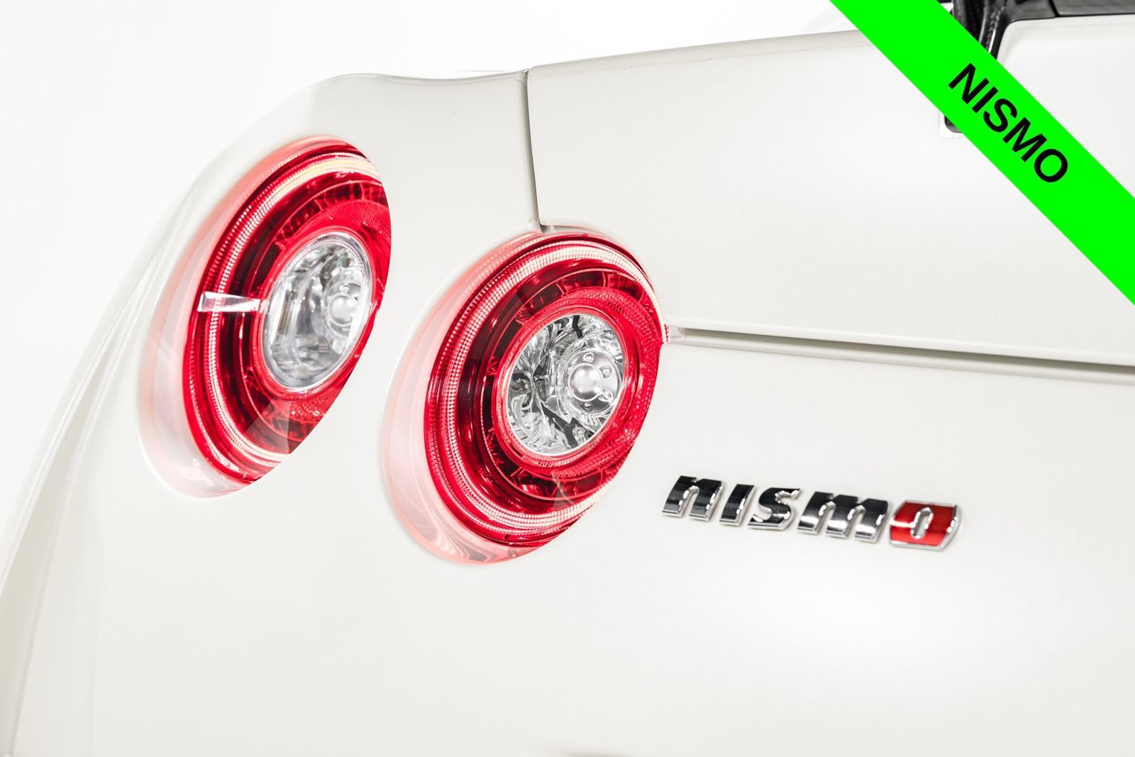 Used 2016 Nissan GT-R NISMO AWD/4WD image 49