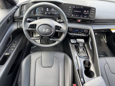 New 2026 Hyundai Elantra SEL Sport FWD image 13