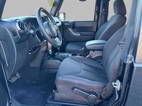 Used 2013 Jeep Wrangler Freedom Edition image 9