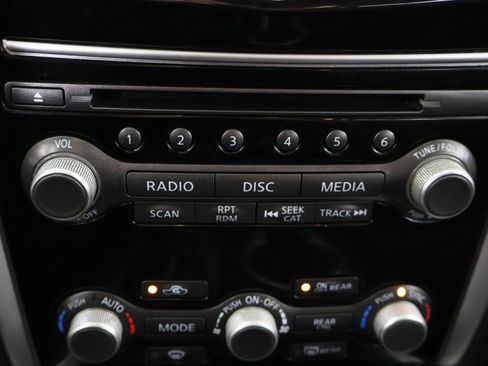 Used 2020 Nissan Pathfinder S image 41