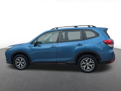 Certified 2023 Subaru Forester Premium image 3