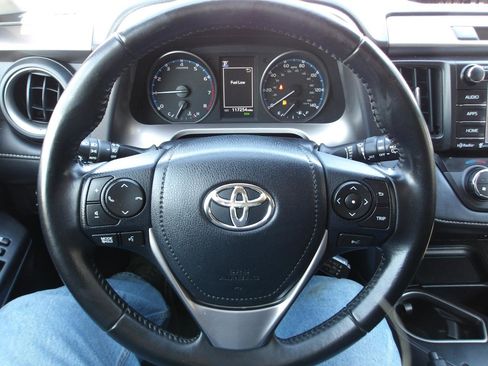 Used 2018 Toyota RAV4 XLE AWD/4WD image 15