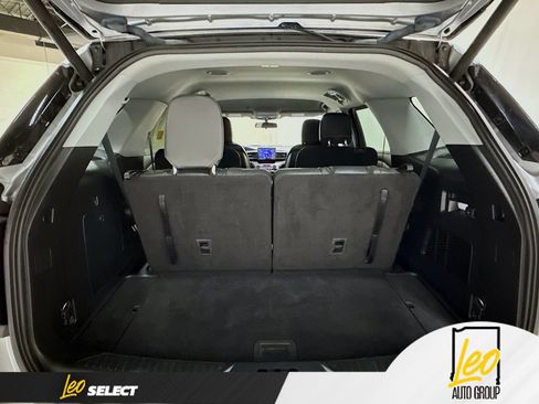 Used 2020 Ford Explorer XLT w/ Equipment Group 202A AWD/4WD image 28