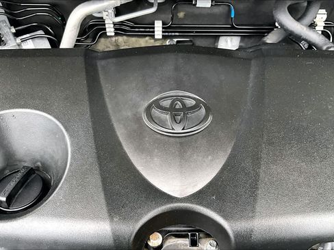 Used 2021 Toyota RAV4 LE AWD/4WD image 32