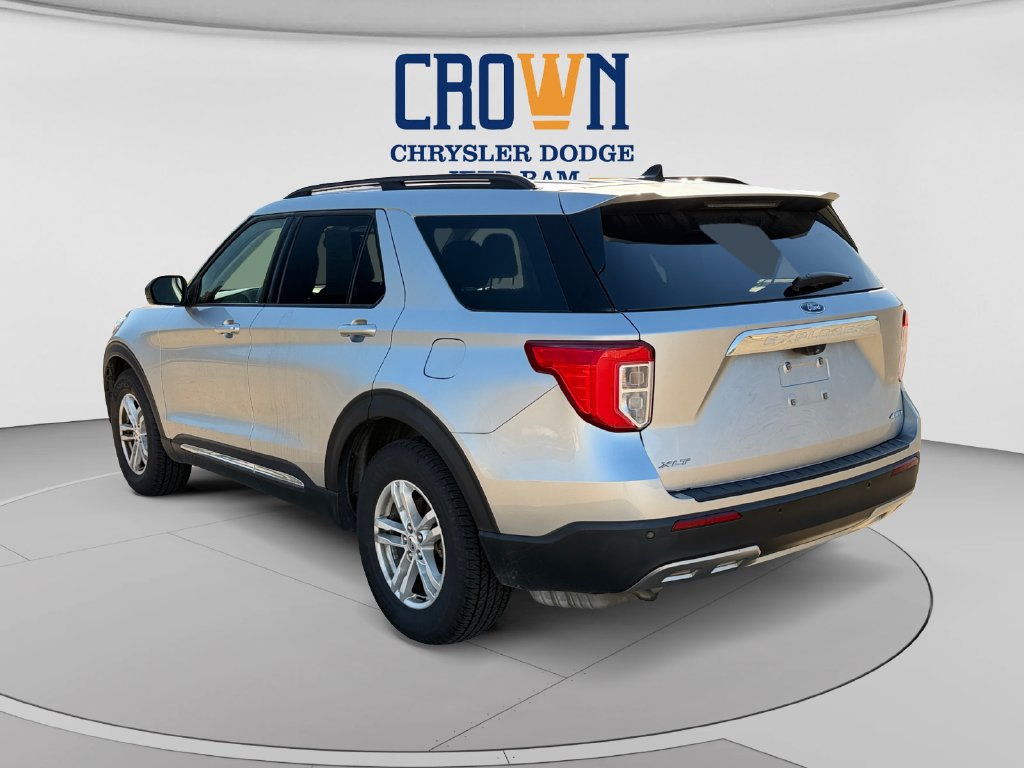 Used 2021 Ford Explorer XLT w/ Equipment Group 202A AWD/4WD image 5