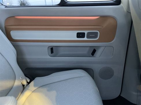 Used 2025 Volkswagen ID. Buzz 1st Edition image 23