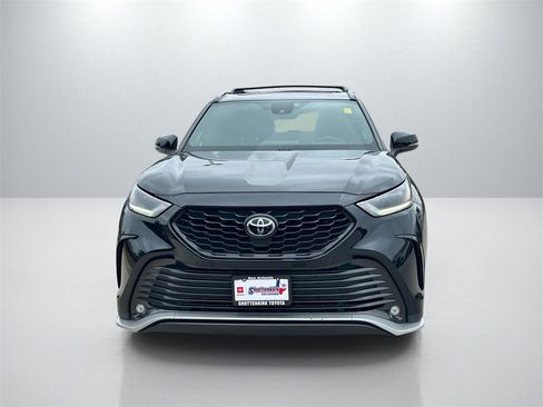 Used 2021 Toyota Highlander XSE image 2