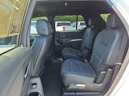 Certified 2023 Chevrolet Traverse LT FWD image 24