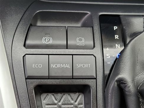 Used 2020 Toyota RAV4 XLE image 41