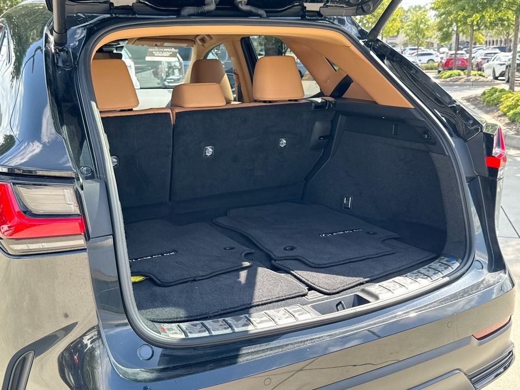 Used 2025 Lexus NX 250 FWD w/ Towing Package (2000 Lbs) image 34