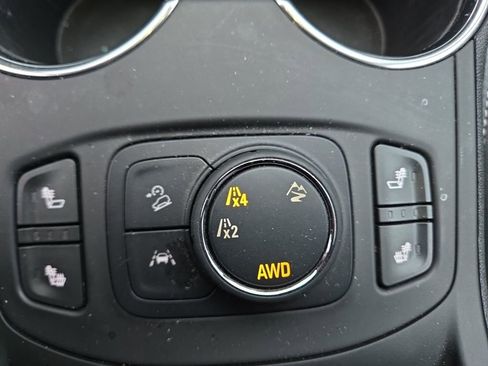 Used 2023 GMC Terrain SLT image 28