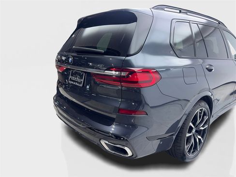 Used 2022 BMW X7 xDrive40i w/ M Sport Package image 18