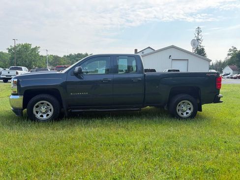 Used 2017 Chevrolet Silverado 1500 W/T w/ Chrome Bumper Package AWD/4WD image 4