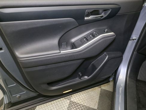 Used 2023 Toyota Highlander XLE AWD/4WD image 45