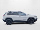 Used 2019 Jeep Cherokee Trailhawk image 4