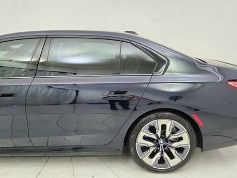 Used 2023 BMW i7 xDrive60 image 4