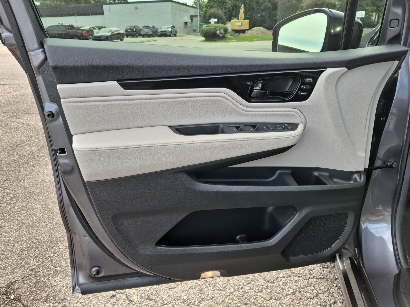 Used 2025 Honda Odyssey Elite image 23