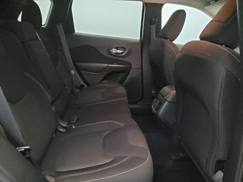 Used 2016 Jeep Cherokee Latitude w/ Cold Weather Group image 19