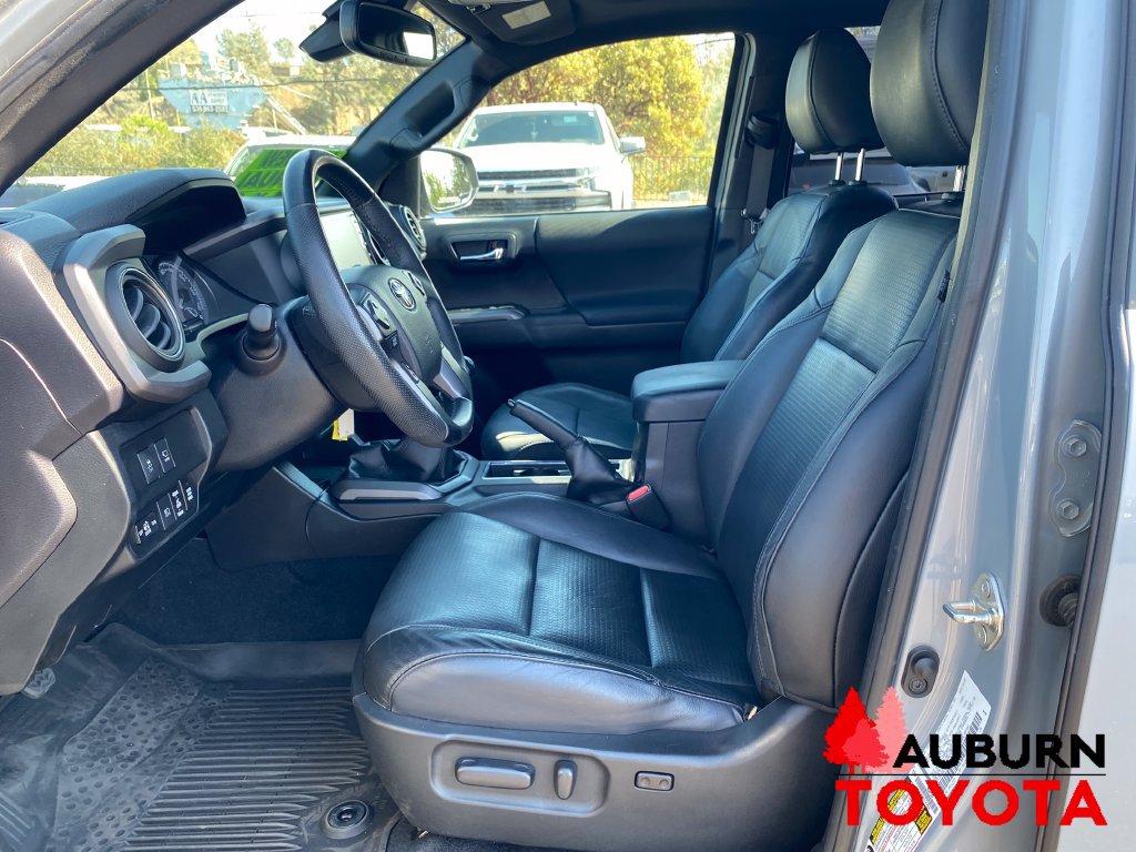 Used 2020 Toyota Tacoma TRD Sport w/ TRD Premium Sport Package AWD/4WD image 11