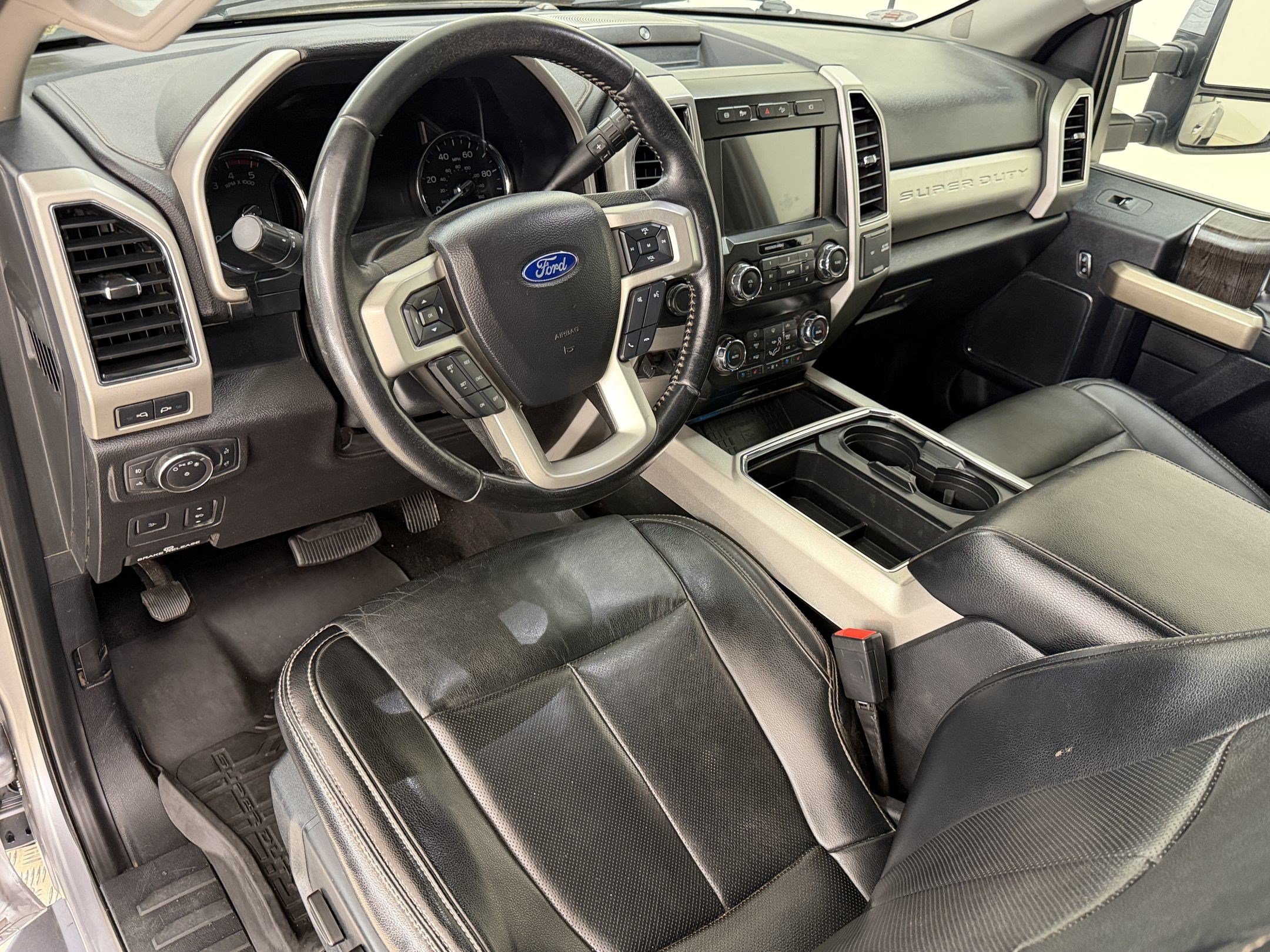 Used 2021 Ford F350 Lariat w/ Lariat Ultimate Package AWD/4WD image 4