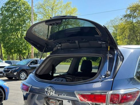 Used 2016 Toyota Highlander XLE AWD/4WD image 42