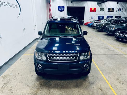 Used 2016 Land Rover LR4 HSE image 2
