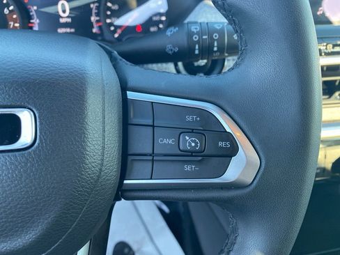 Used 2024 Jeep Compass Latitude image 18