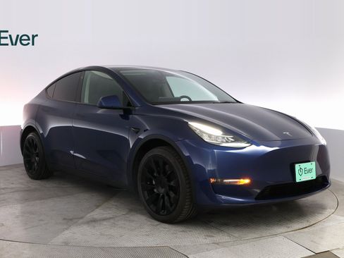 Used 2022 Tesla Model Y Long Range image 4