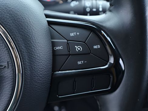 Used 2018 Jeep Compass Latitude w/ Popular Equipment Group FWD image 23