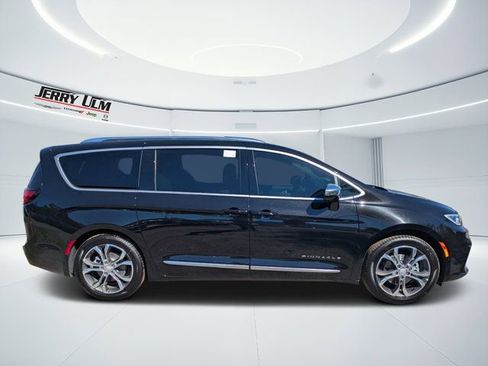 New 2026 Chrysler Pacifica Pinnacle image 2