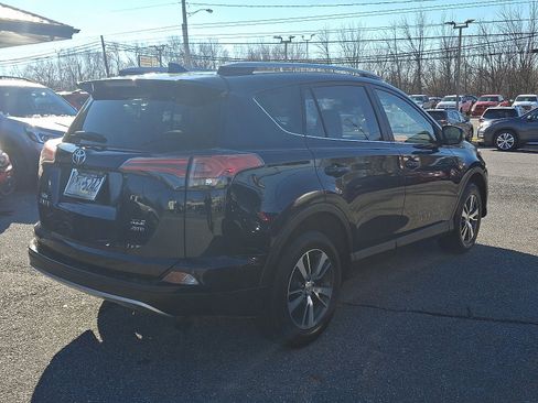 Used 2018 Toyota RAV4 XLE image 4