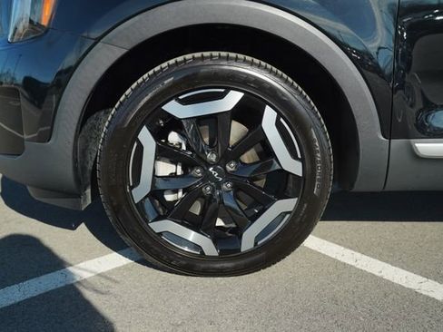 Used 2024 Kia Telluride EX w/ EX Captain's Chair Package image 10